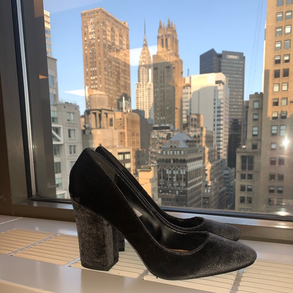 Dark Blue Velvet Pumps